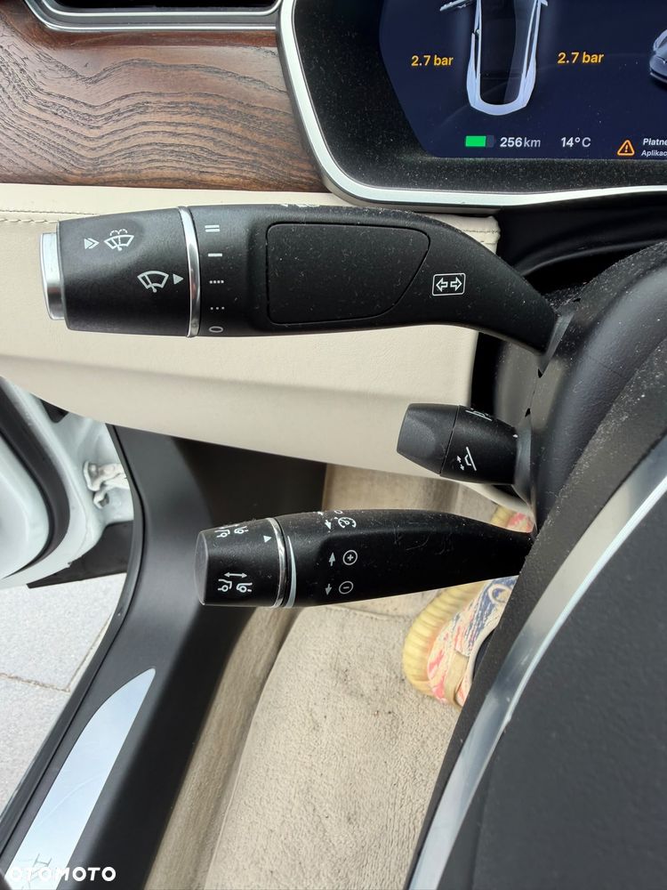 Tesla Model S - 11
