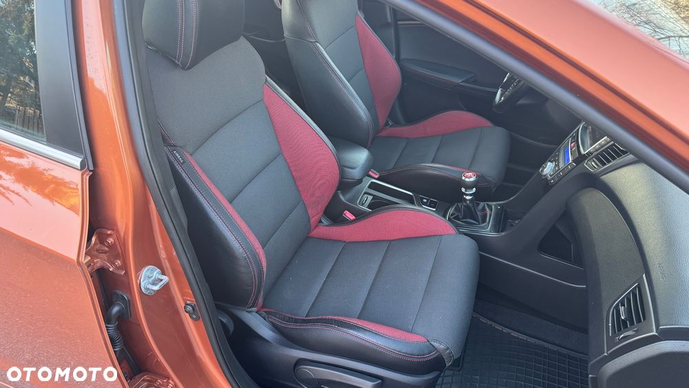 Hyundai i30 1.6 T GDI Turbo - 13