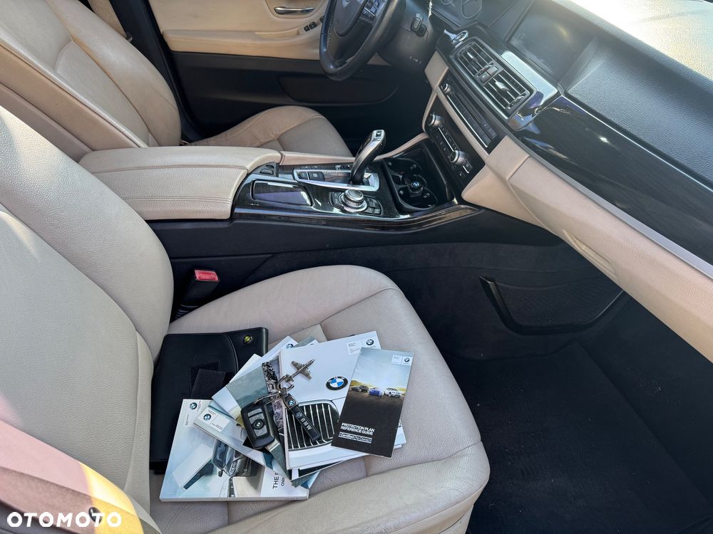 BMW Seria 5 528i xDrive - 25