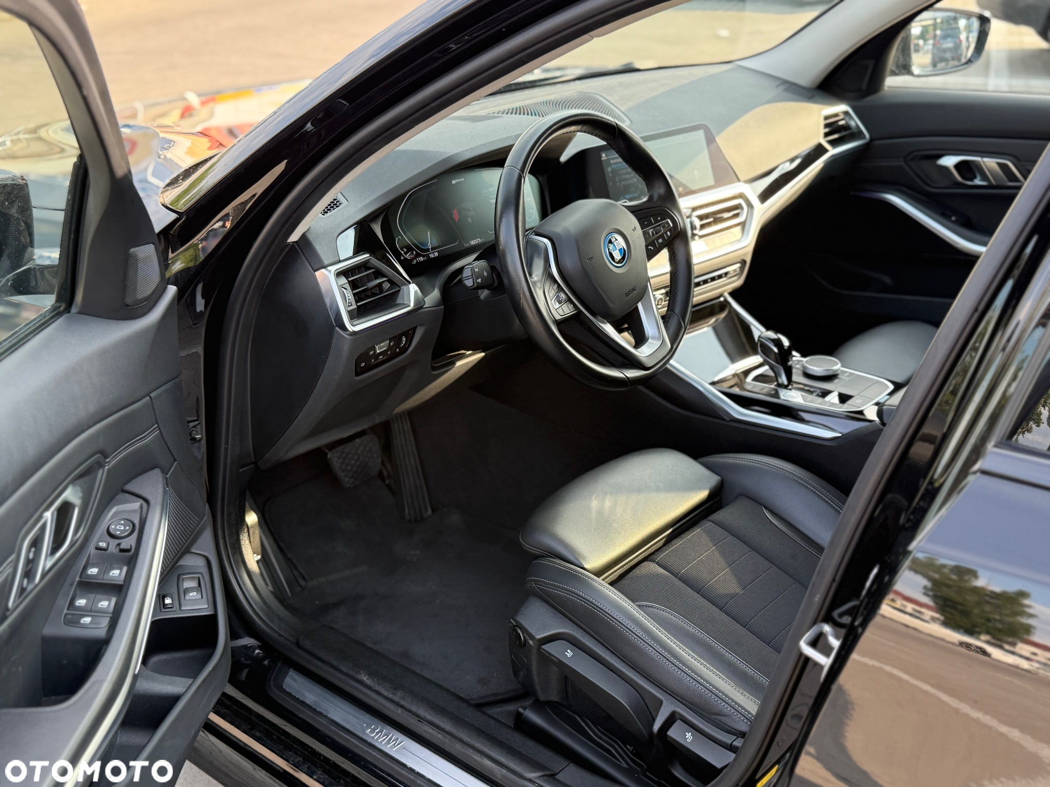 BMW Seria 3 330e PHEV sport - 19
