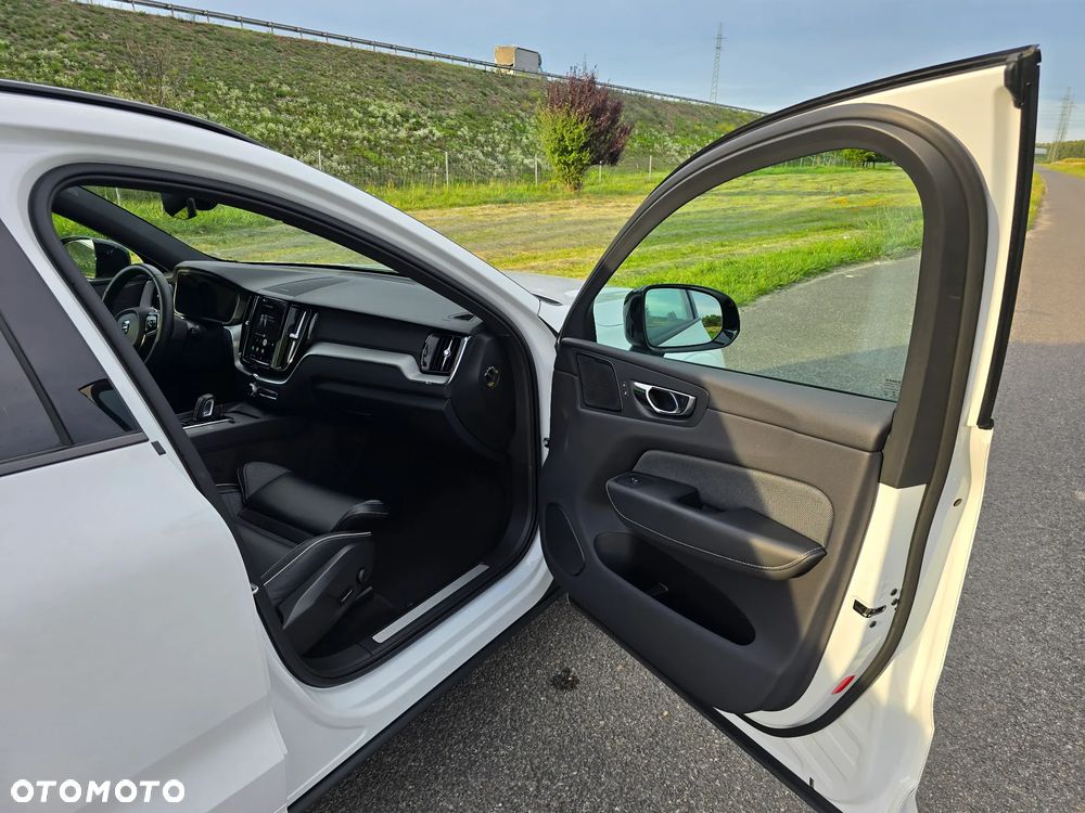 Volvo XC 60 B4 B R-Design - 24