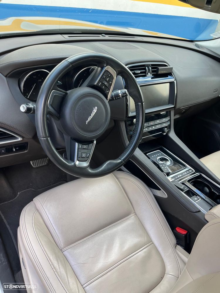 Jaguar F-Pace 2.0 i4D Portfolio AWD Aut. - 6