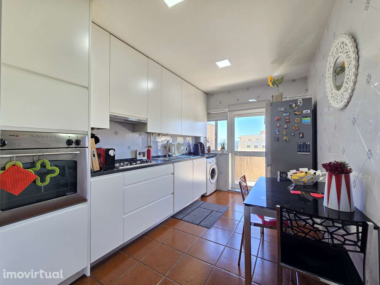 Apartamento T2 remodelado no centro, a 200m do Arco da Porta Nova - Grande imagem: 4/20