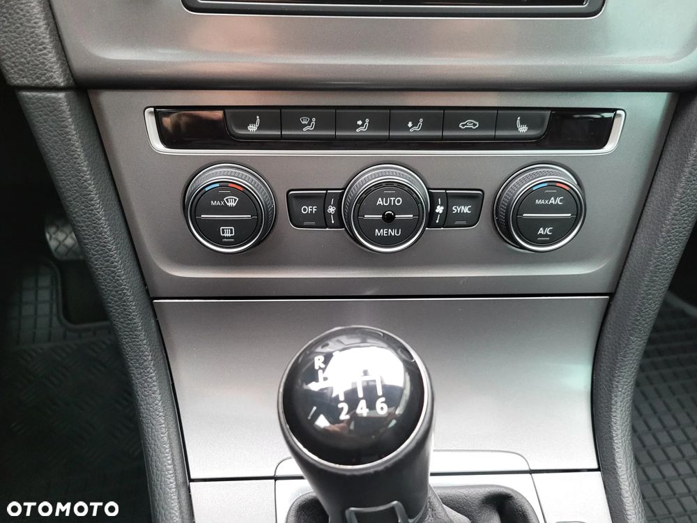 Volkswagen Golf 2.0 TDI BlueMotion Technology Lounge - 25