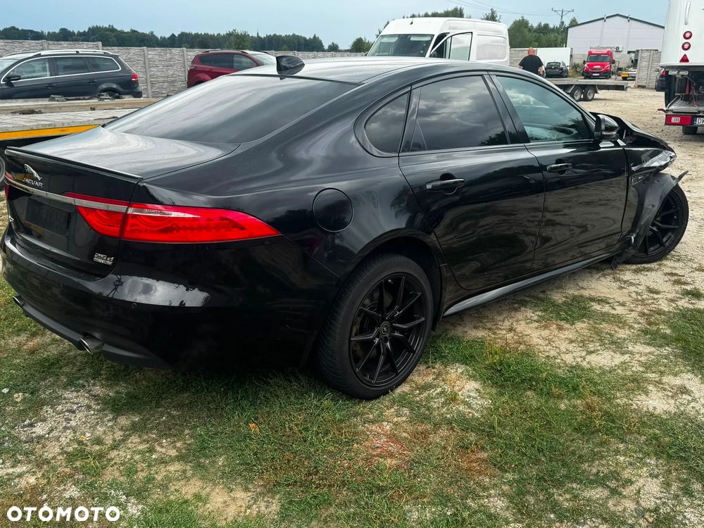 Jaguar XF 2.0 i4D AWD Pure - 5
