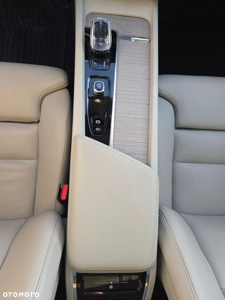 Volvo XC 60 B4 D AWD Inscription - 18