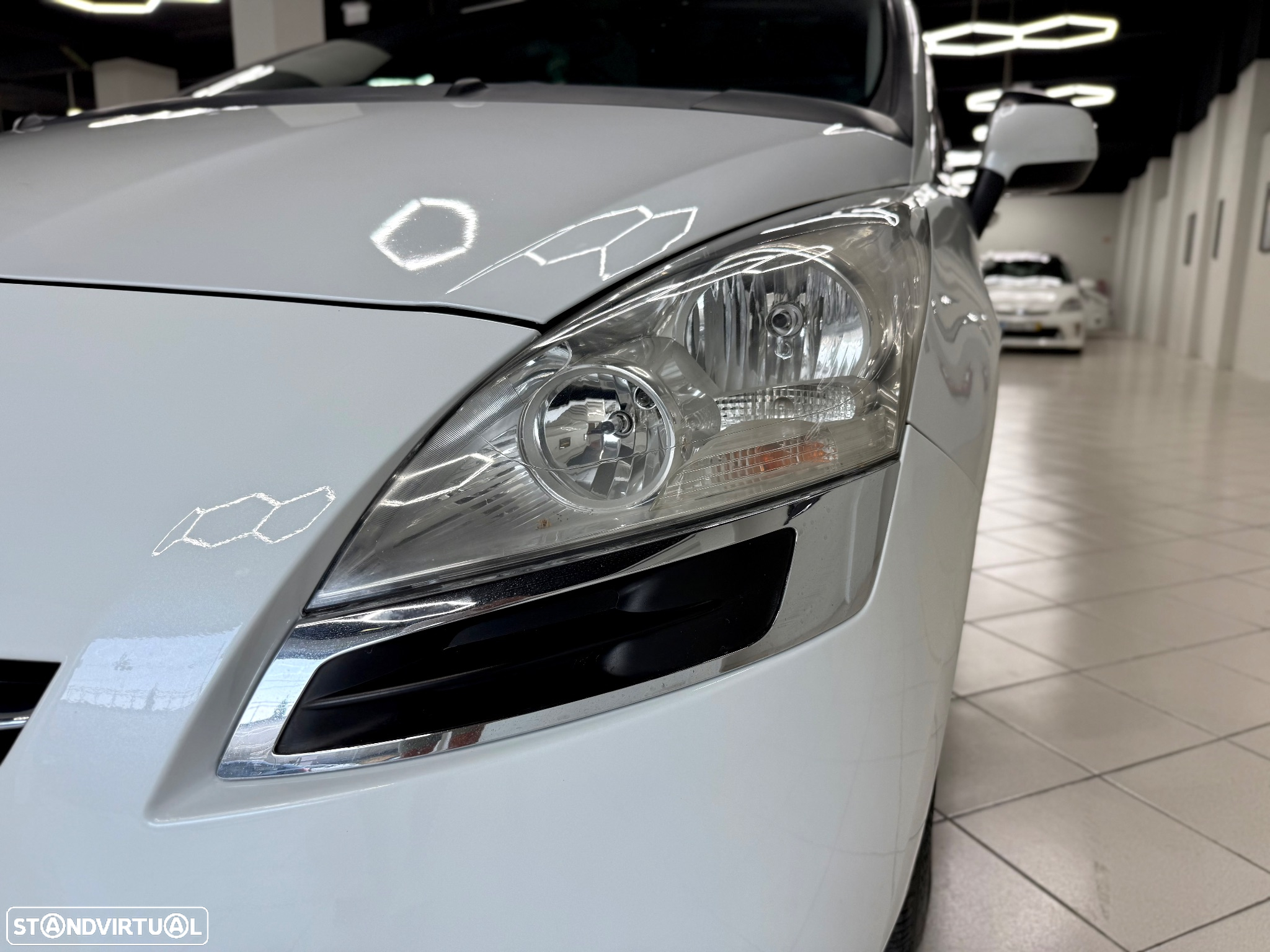 Peugeot 5008 1.6 E-HDi 7L Allure 2-Tronic - 2