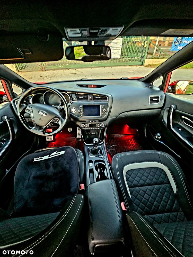 Kia Ceed - 8