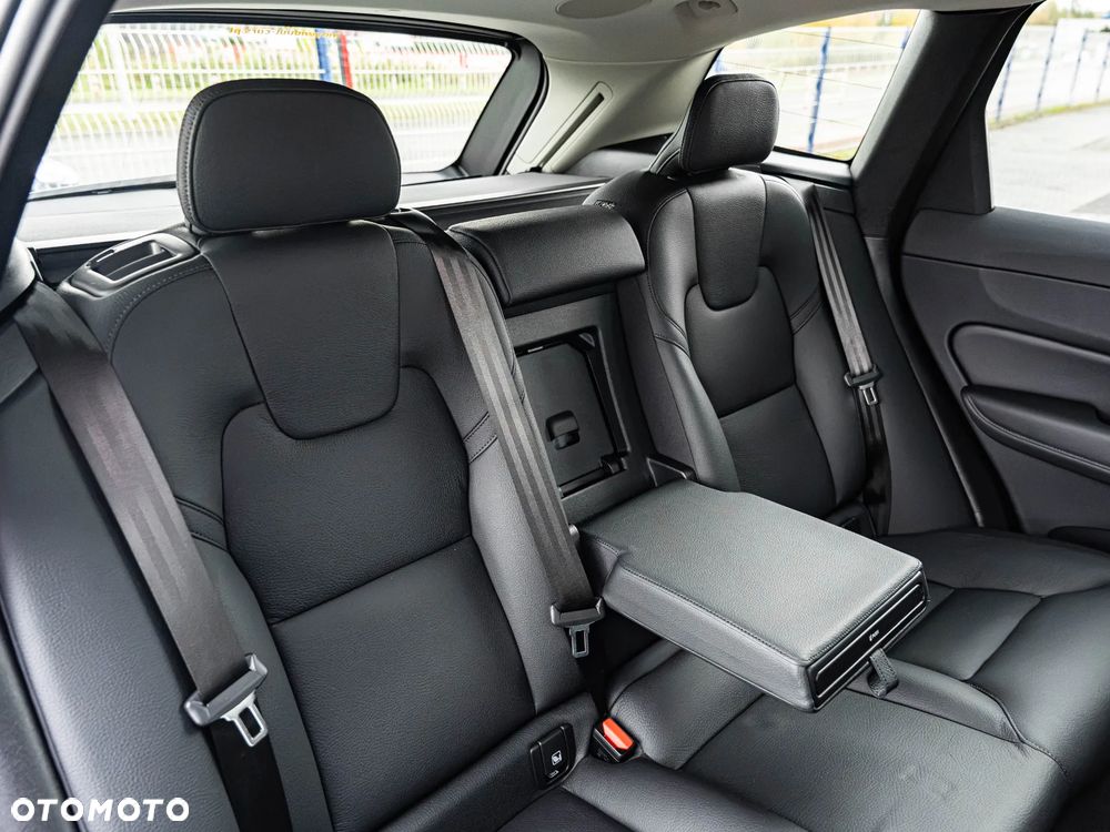 Volvo XC 60 B5 B AWD Plus Dark - 26