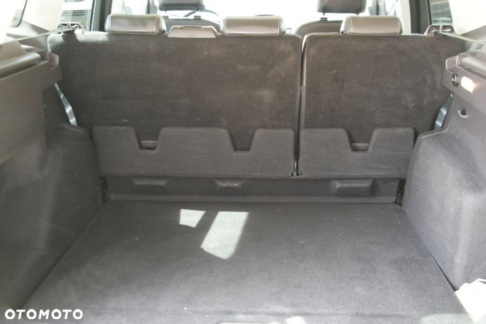 Ford Kuga 2.0 TDCi 2x4 Titanium - 6