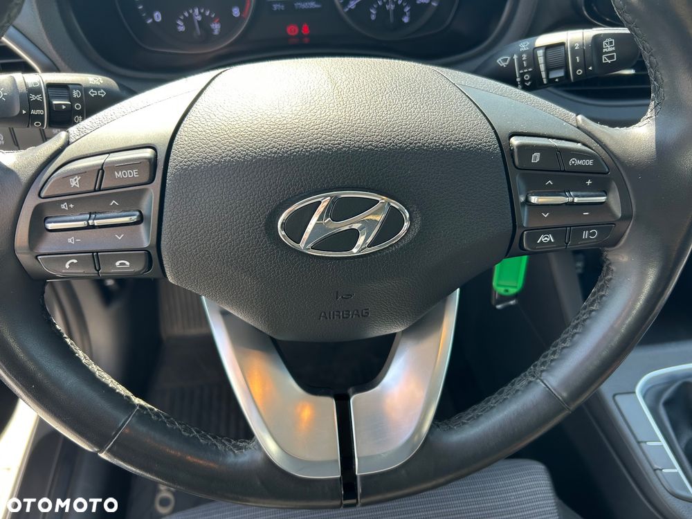 Hyundai i30 1.5 DPI Classic + - 7