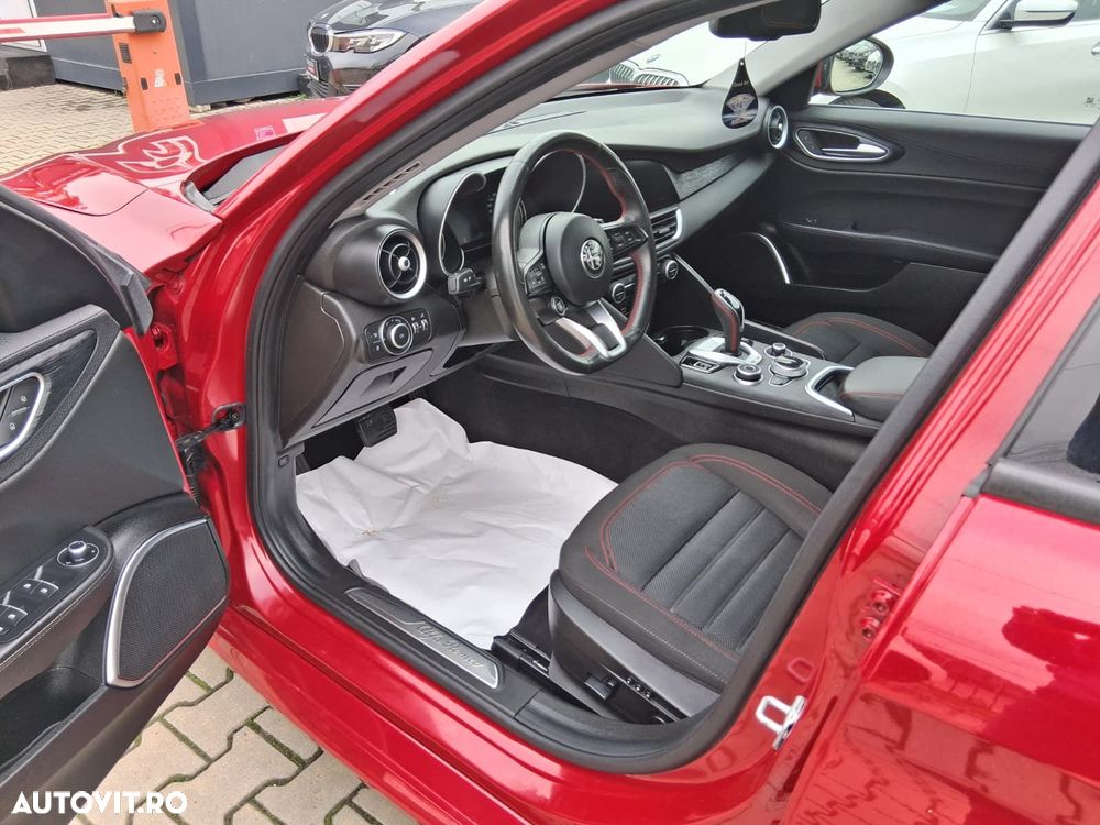 Alfa Romeo Giulia - 8
