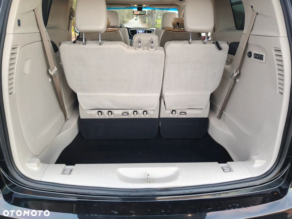 Chrysler Pacifica - 22