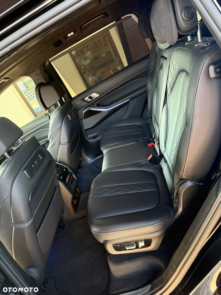 BMW X7 xDrive40d mHEV Individual Edition sport - 13