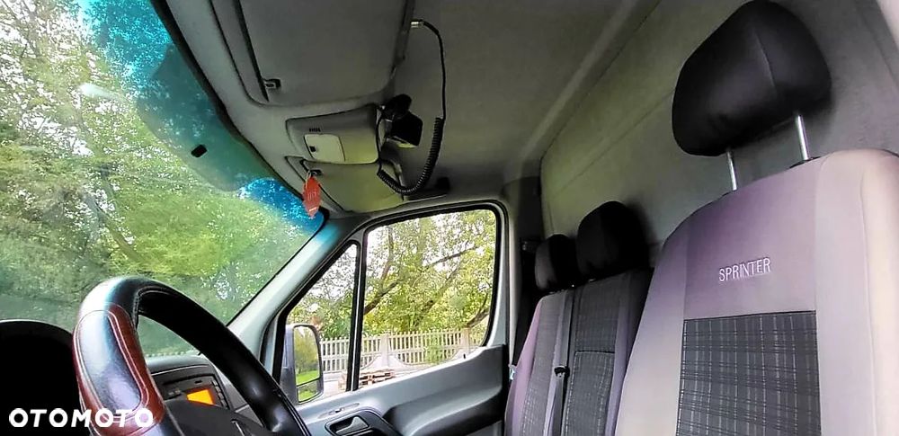 Mercedes-Benz Sprinter - 12