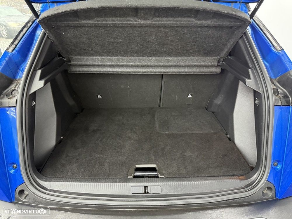 Peugeot e-2008 50 kWh GT - 38