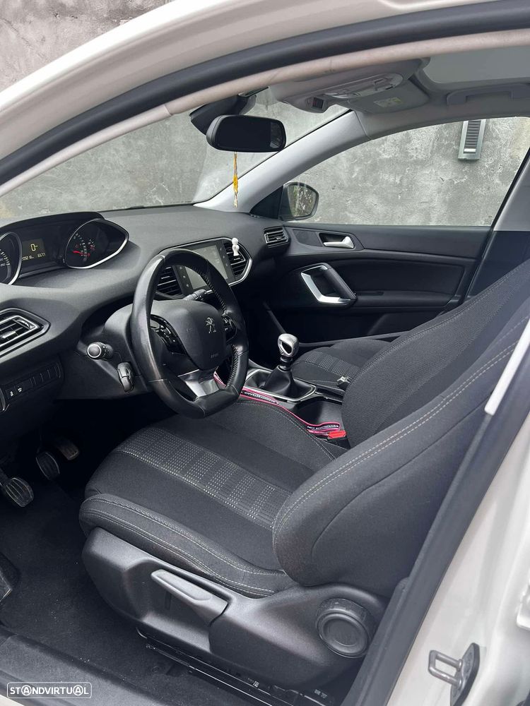 Peugeot 308 SW - 11