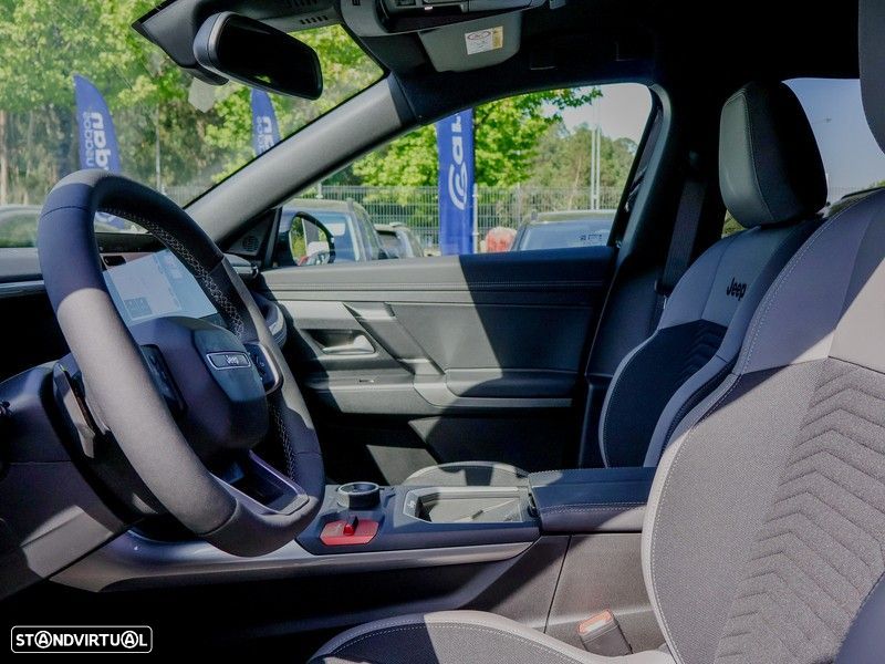 Jeep Compass 74 kWh First Edition — fotografia 10
