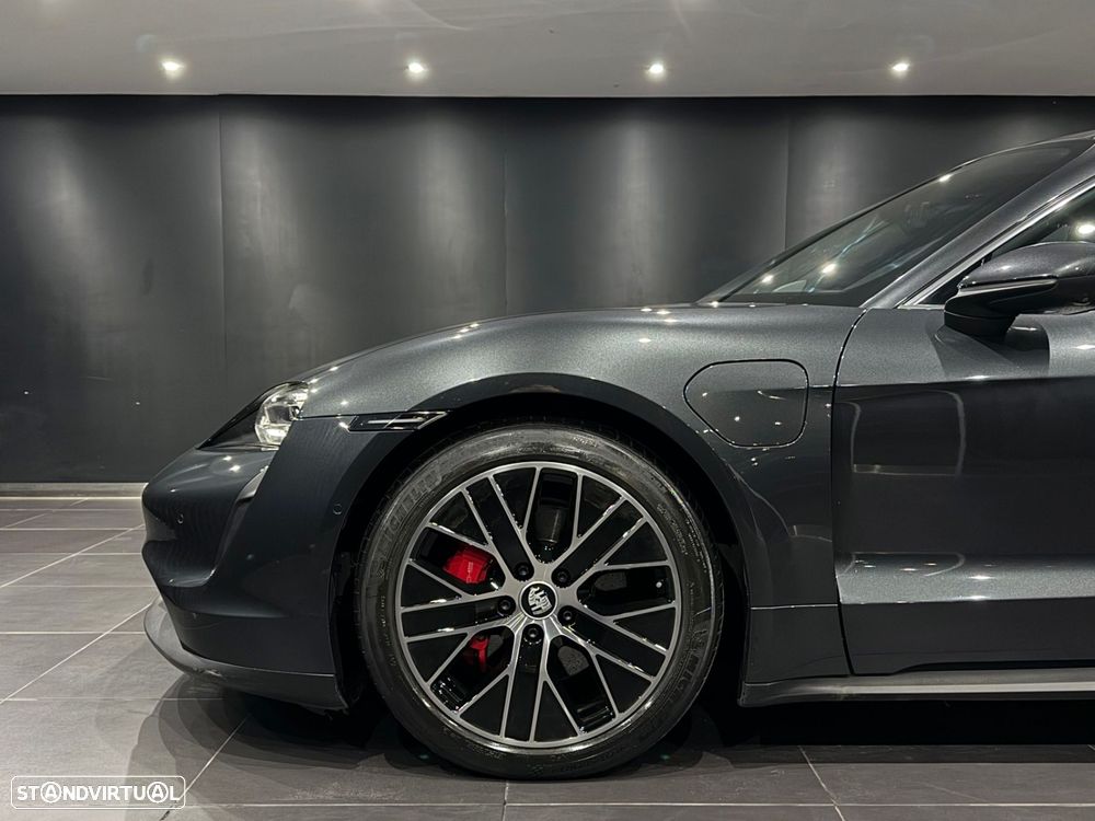 Porsche Taycan 4 - 3