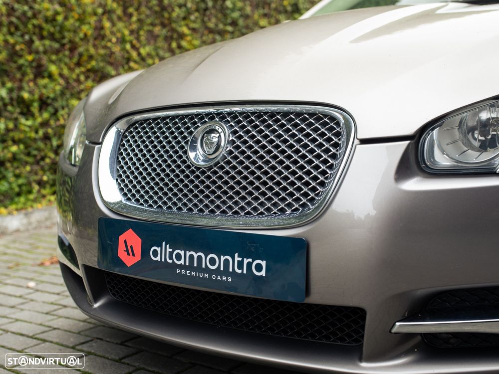 Jaguar XF 2.7 D V6 Luxury - 7
