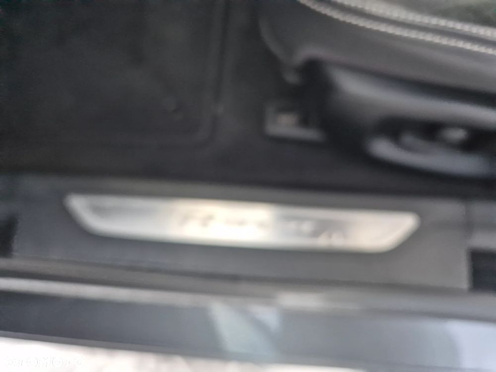 Jaguar XF 3.0 TDV6 R-Sport - 9