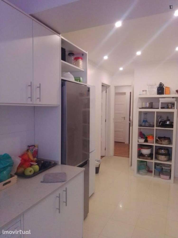 Quarto - localizado em Roma-Areeiro Lisbon - Grande imagem: 3/8