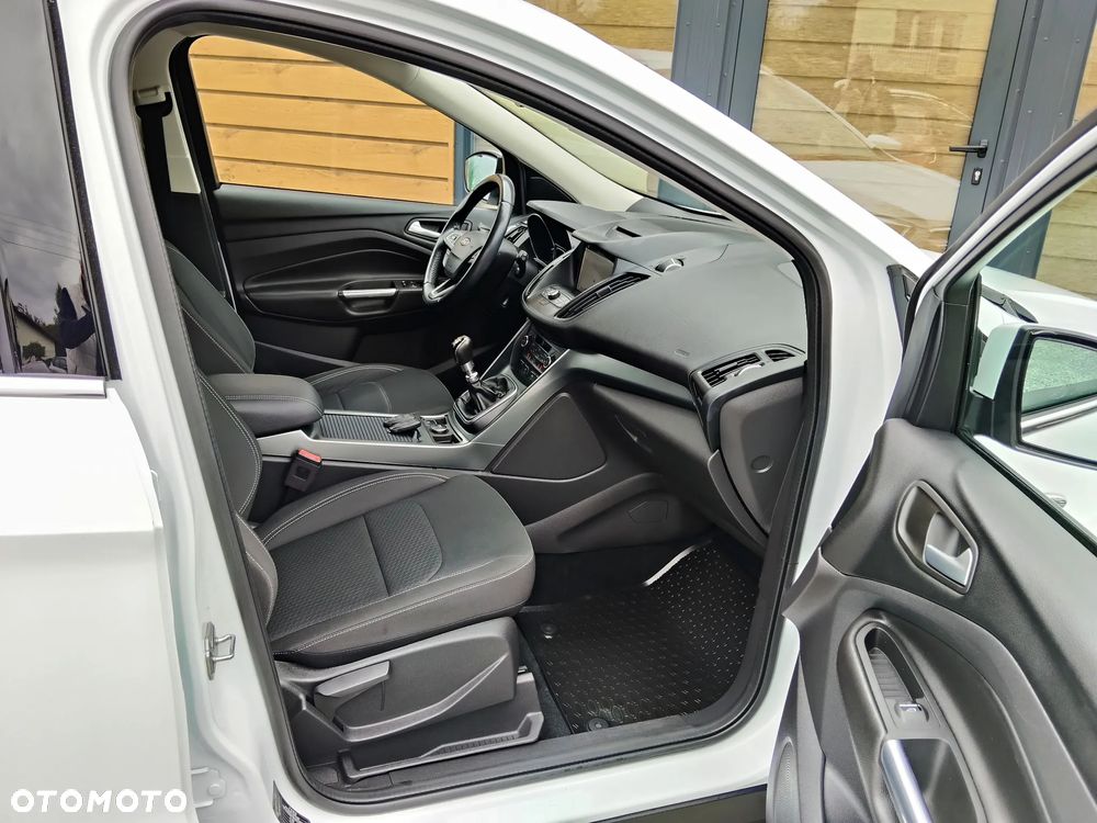 Ford Kuga 1.5 EcoBoost TITANIUM - 23