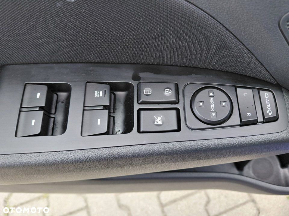 Hyundai Elantra - 25