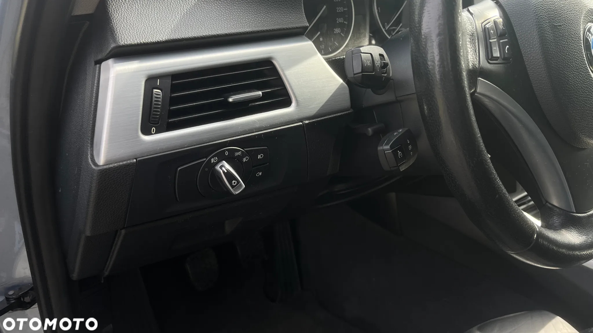 BMW Seria 3 320i - 10