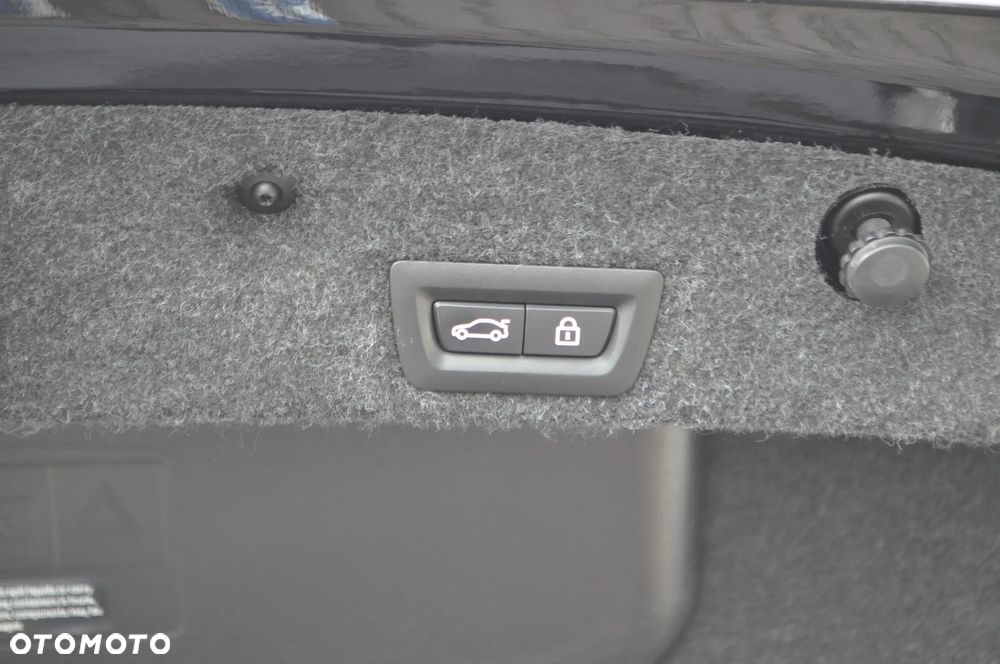 BMW Seria 5 528i xDrive Sport-Aut Modern Line - 36