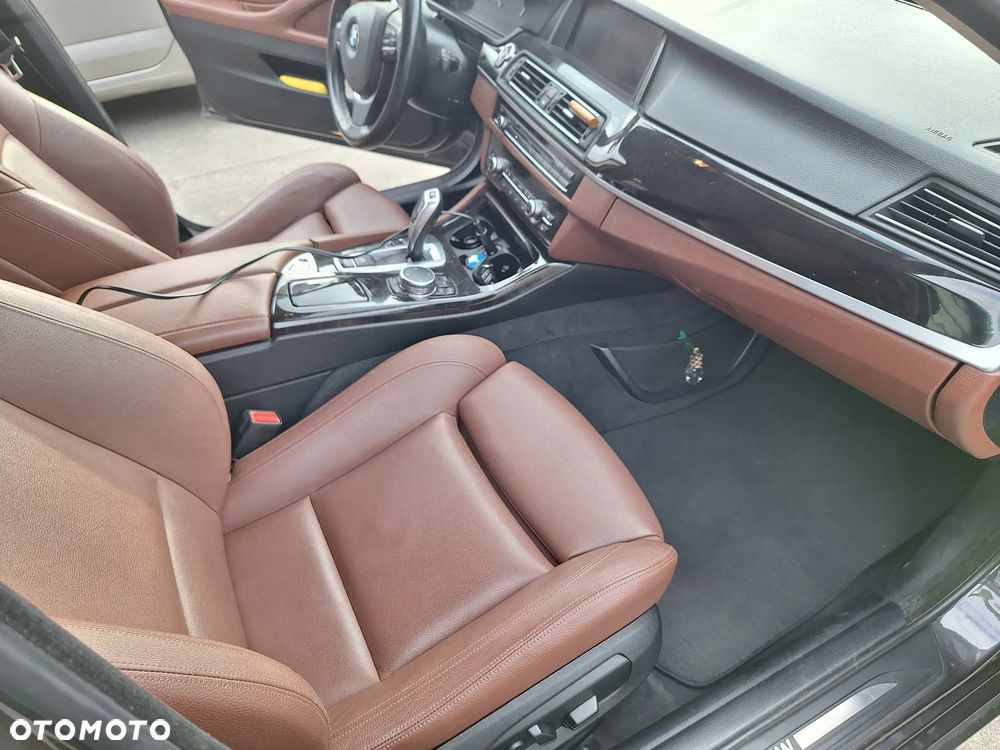 BMW Seria 5 520d xDrive - 17