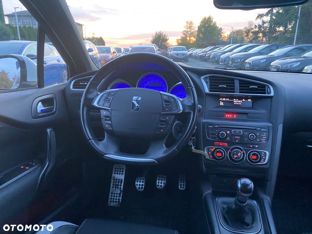 Citroën DS4 VTi 120 SoChic - 32