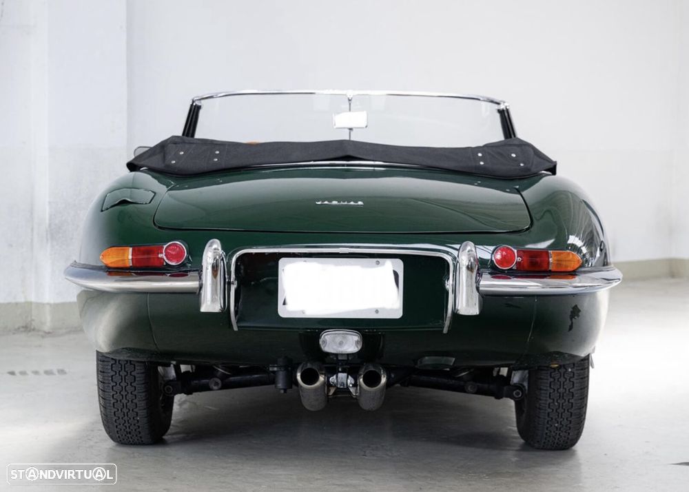 Jaguar E-Type - 7