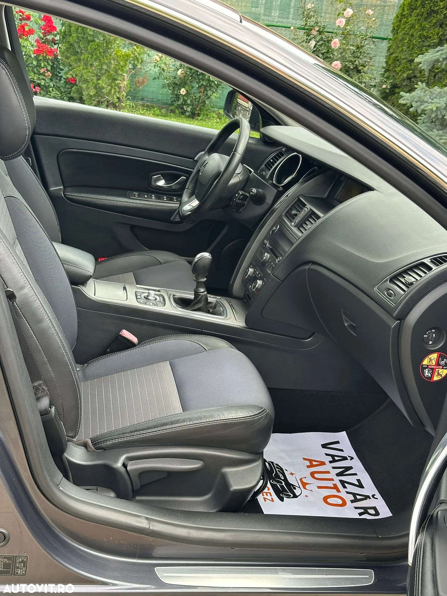 Renault Latitude 2.0 dCi Luxury - 11