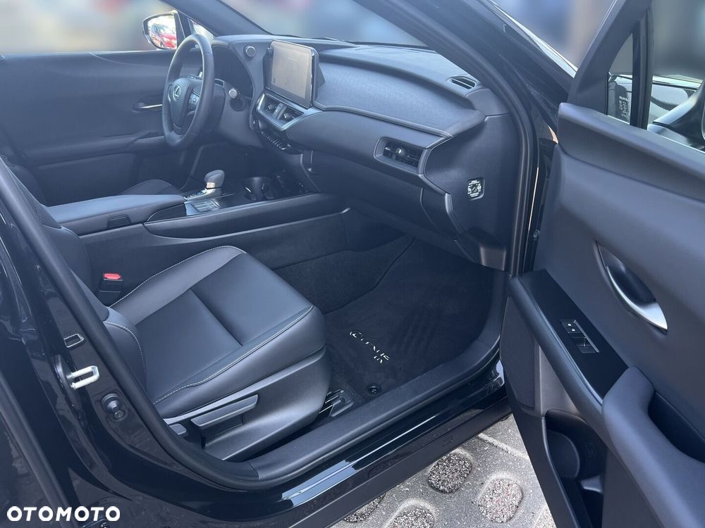 Lexus UX 300h F Sport Design - 25