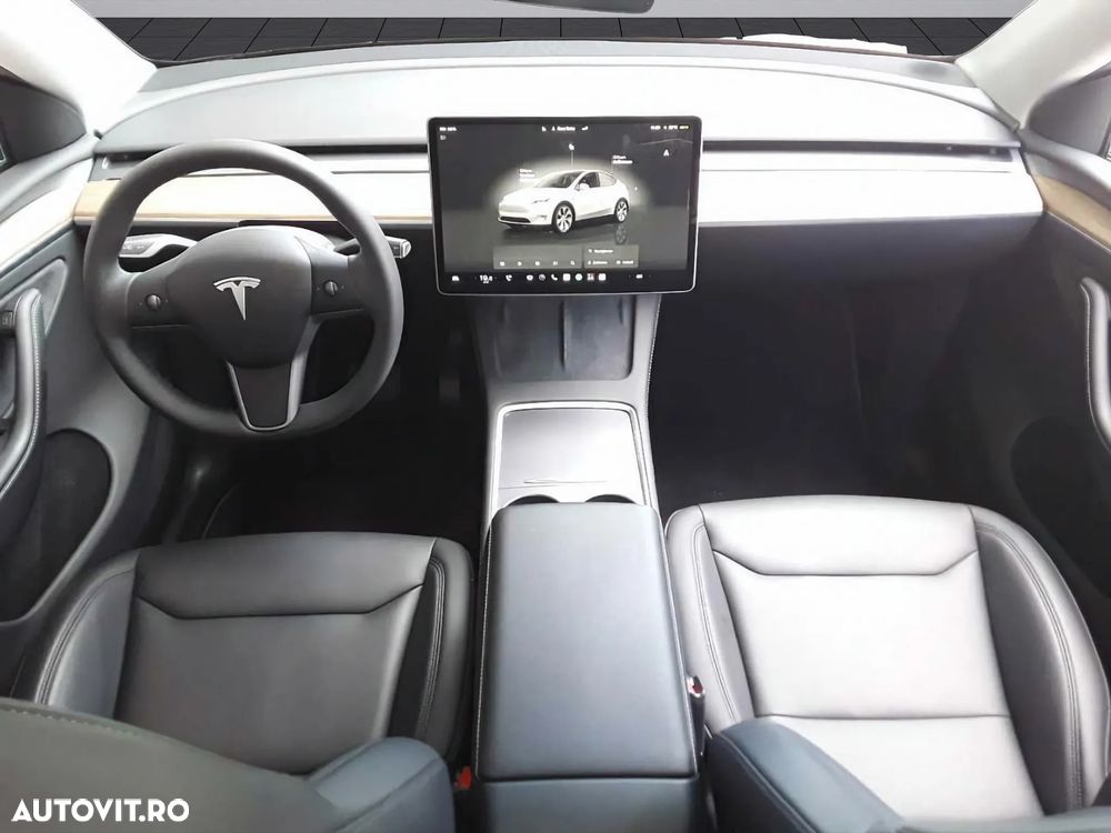 Tesla Model Y - 2