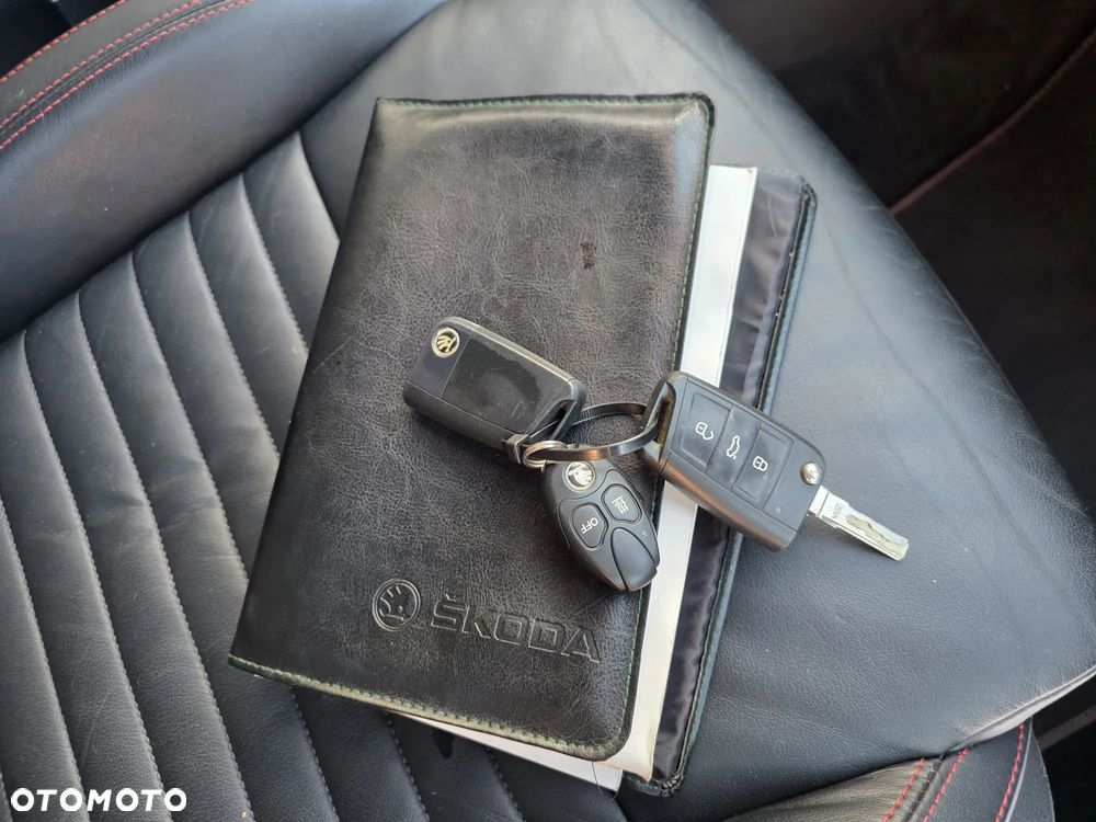 Skoda Octavia 2.0 TDI DSG RS - 33