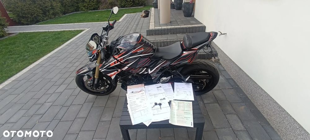 Suzuki GSR - 30