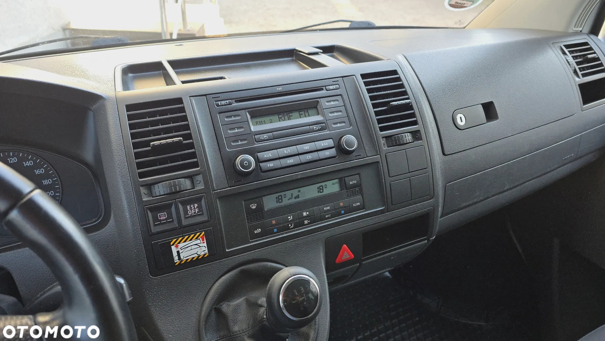 Volkswagen Caravelle - 8
