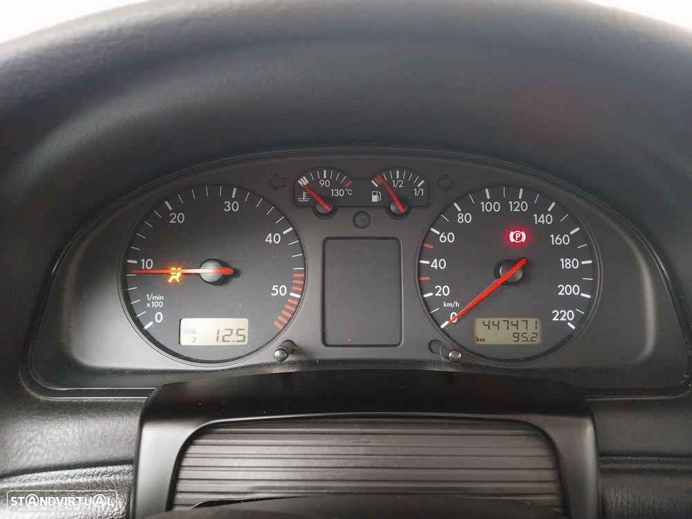 VW Passat 1.9 TDi Confortline - 6