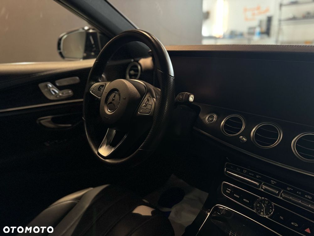 Mercedes-Benz Klasa E 400 4-Matic 9G-TRONIC - 14