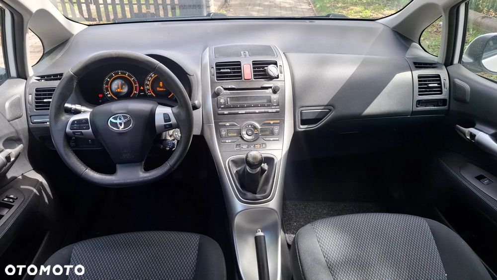 Toyota Auris - 11