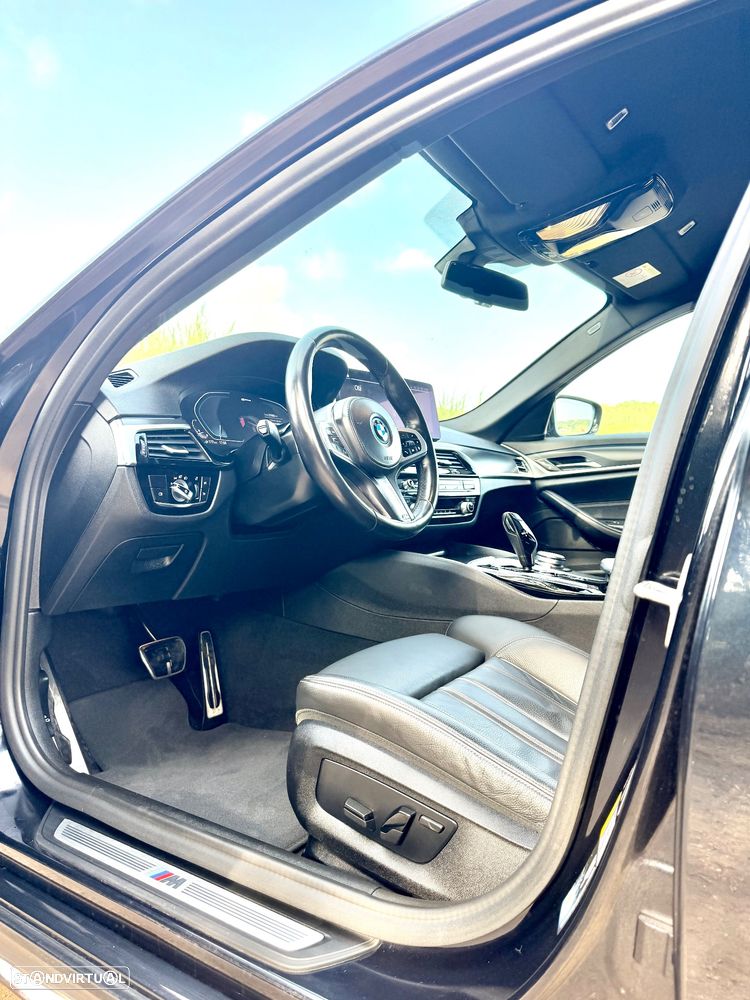 BMW 530 e Pack Desportivo M - 12
