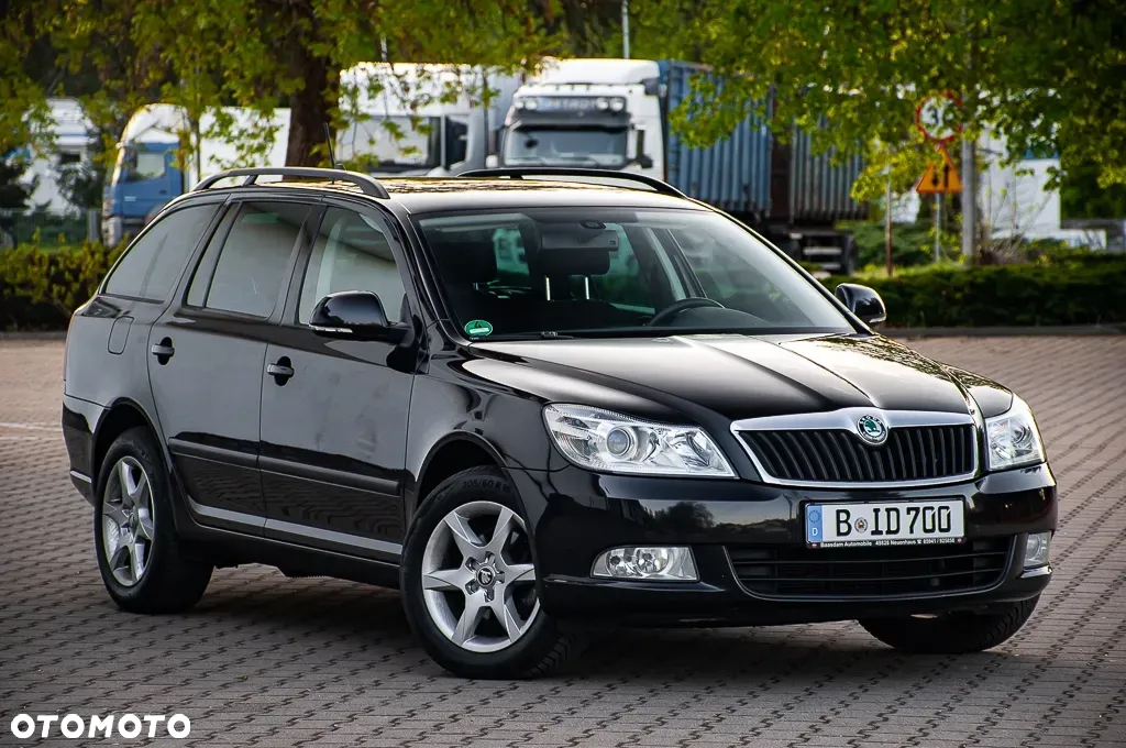 Skoda Octavia Combi 2.0 TDI DPF DSG Ambition - 2