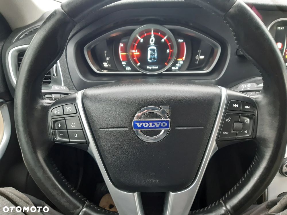 Volvo V40 D4 Summum - 29