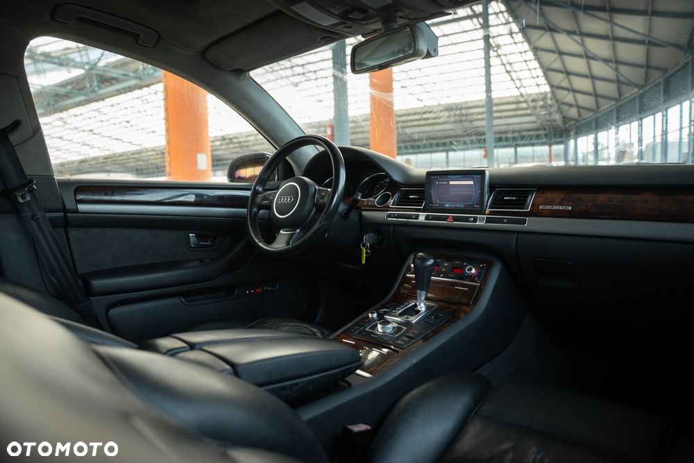 Audi A8 4.2 L Quattro - 29
