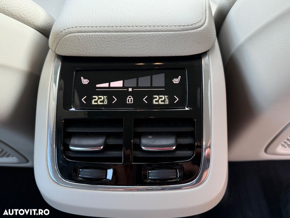 Volvo XC 60 B4 MHEV AT8 AWD Momentum Pro - 18