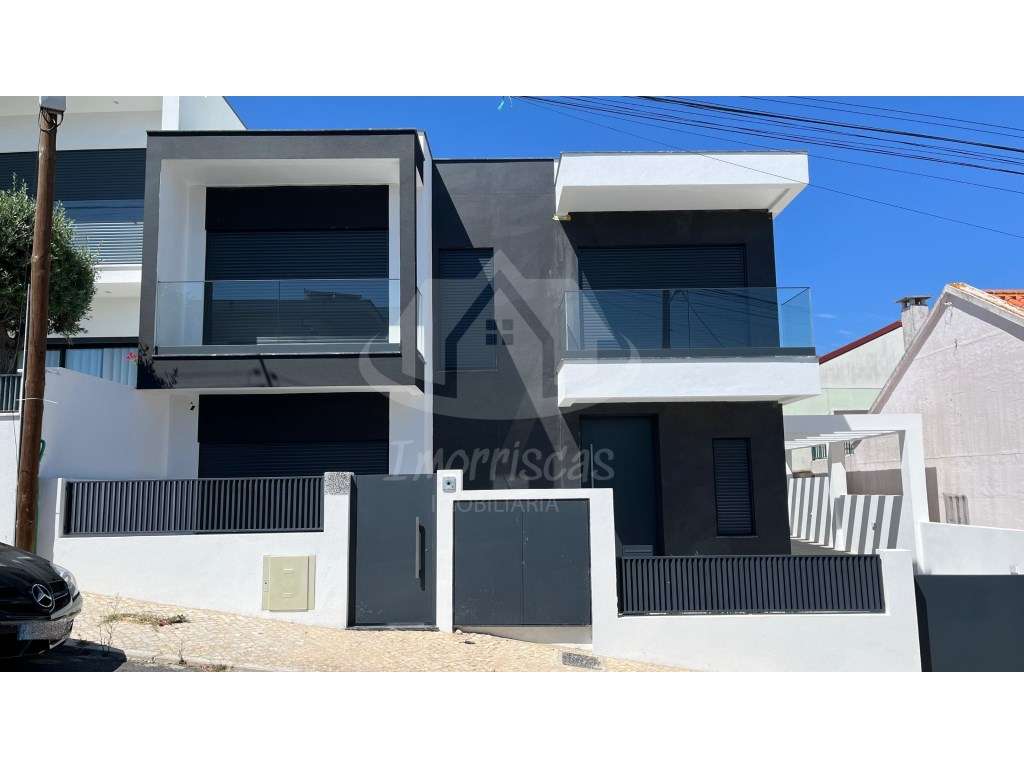 Moradia T4 com piscina em Santa Iria de Azóia - Grande imagem: 2/13