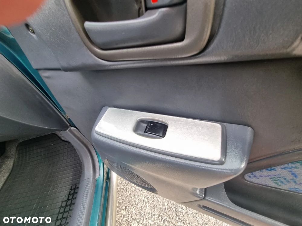 Toyota RAV4 2.0 GLi - 13