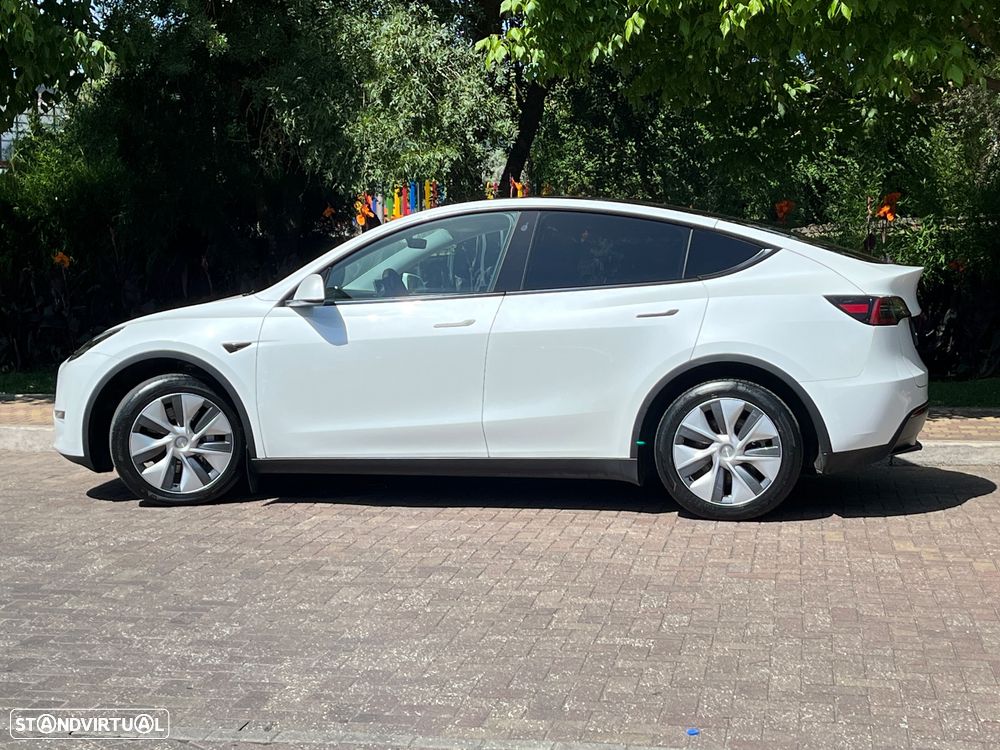 Tesla Model Y Long Range Dual Motor AWD - 8